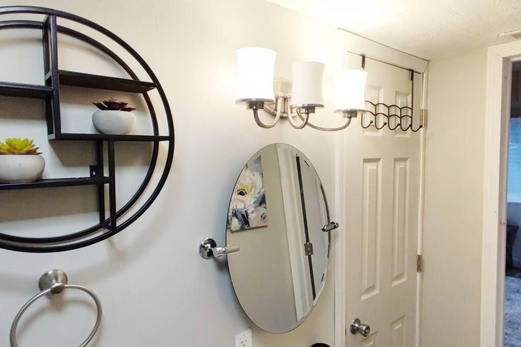 Spacious Suite Close To Downtown Indy/ King Bed Indianapolis Exterior photo