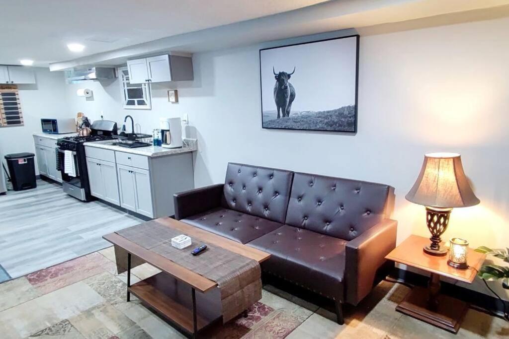 Spacious Suite Close To Downtown Indy/ King Bed Indianapolis Exterior photo