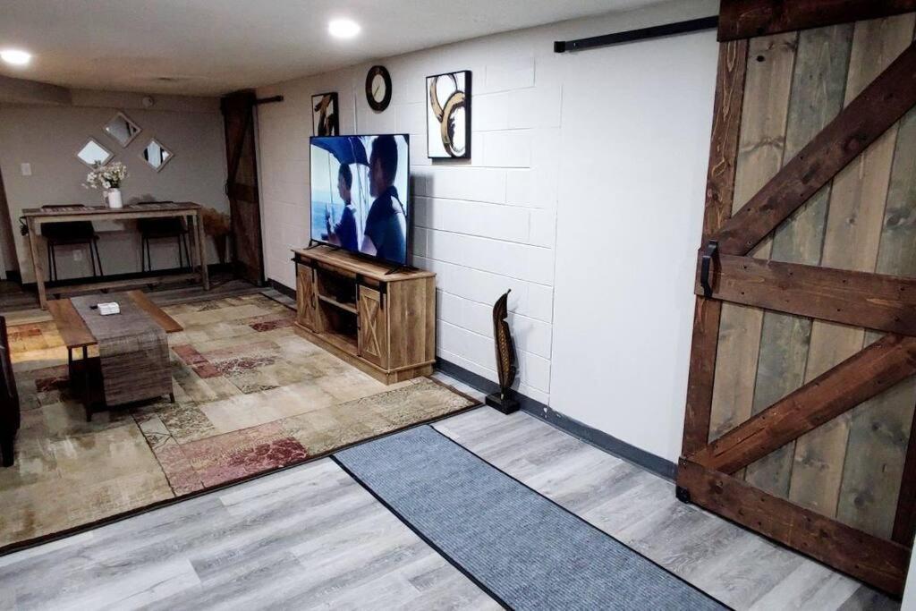 Spacious Suite Close To Downtown Indy/ King Bed Indianapolis Exterior photo