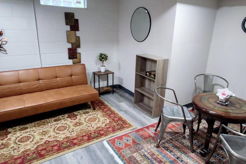 Spacious Suite Close To Downtown Indy/ King Bed Indianapolis Exterior photo