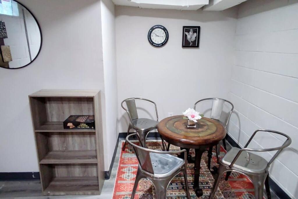 Spacious Suite Close To Downtown Indy/ King Bed Indianapolis Exterior photo