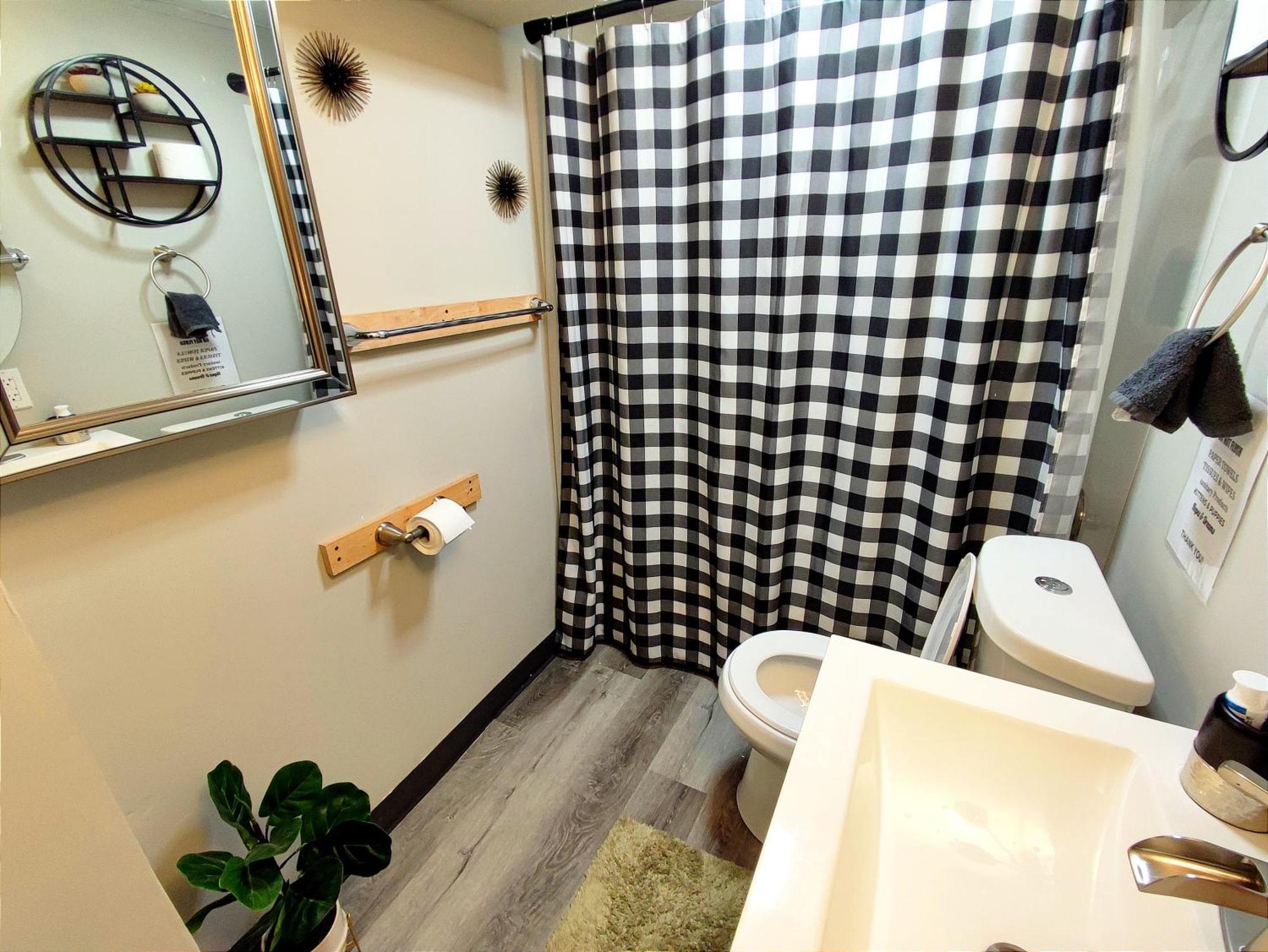 Spacious Suite Close To Downtown Indy/ King Bed Indianapolis Exterior photo